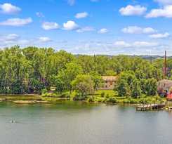 Super 8 by Wyndham Chaska