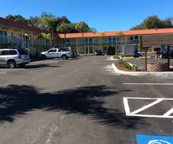 Hotel Super 8 by Wyndham Sarasota Near Siesta Key