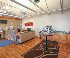 Super 8 by Wyndham Branson / Shepherd of the Hills Exwy