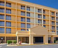 La Quinta Inn and Suites by Wyndham Nashville Airport/Opryland