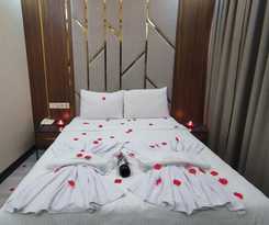  The Golden Peras Hotel