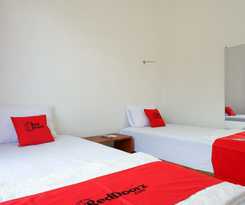 Hotel RedDoorz Plus near UMS Solo