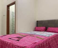 Hotel OYO 90699 Yellow White Guesthouse Palu