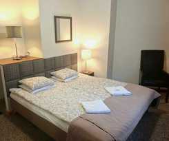  B & B Tomula