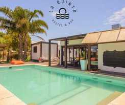  La Quinta Hostel & Suites