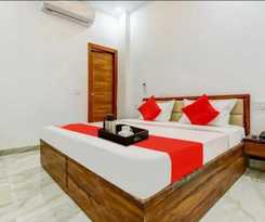 Hotel OYO 81541 Triple S