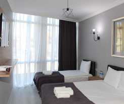  Grand Niki Hotel & Spa