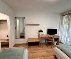 Hotel Business Riverside