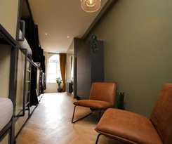 Hostel Revolver