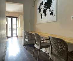 Hostel ivy cafe