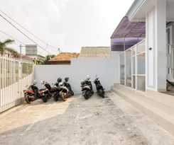 Hotel RedDoorz near Stasiun Palmerah