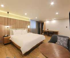  H Avenue Hotel