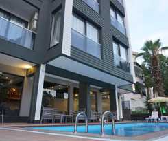  Ramona Hotel