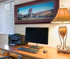 Hotel Super 8 by Wyndham Wheeling