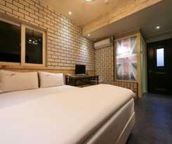  B-Bas Hotel