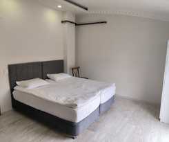  SKY HOTEL & APARTMENTS