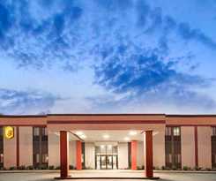Hotel Super 8 by Wyndham Brockton