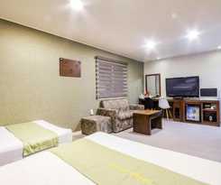  Opera Motel