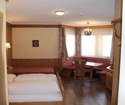 Hotel Pension Strass by Skinetworks