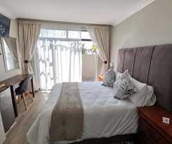  Lucolo Palace B&B - East London