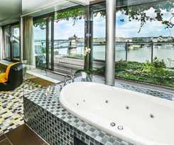 Leon Hotel and Lounge