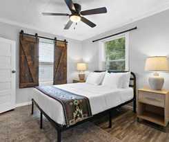  Mountain Home near Skiing with HOT TUB & Fire Pit