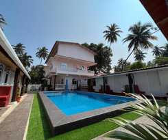 Hotel Pool Side Cottages