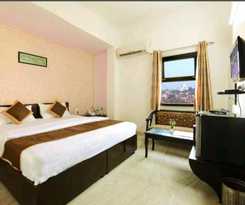 Hotel The First By Goyalie