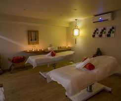 Hotel Le Peninsula Bay Beach Resort