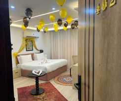  Pyramids Hotel