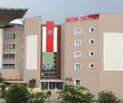  Mom Hotel