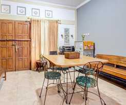 Hotel Capital O 93716 Family Guesthouse Syariah