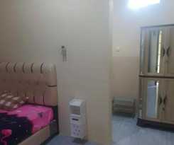 Hotel OYO 93741 Ayna Kost Syariah