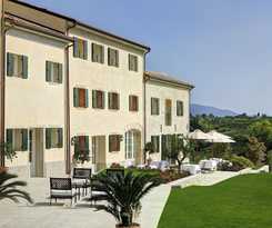  Colon&igrave;a Resort and SPA