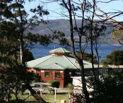 Hotel Snug Beach Cabin And Caravan Park