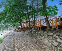 Hotel Riverside Glamping Nuts