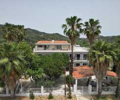  Evia Bay Suites and Retreats