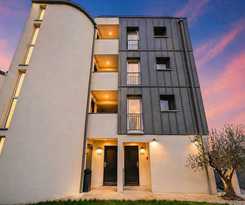  JIJI Suites