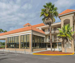 Quality Inn and Suite By The Lake