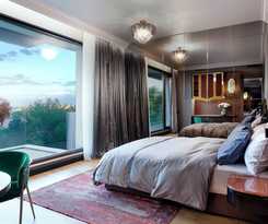 Hotel Room12