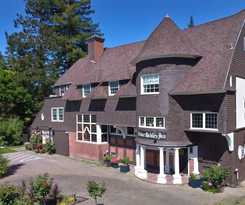 Hotel Cedar Gables Inn
