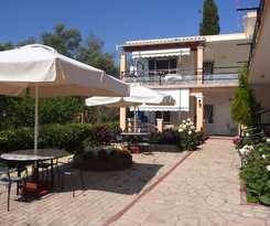  Kostas Apartments and Studios