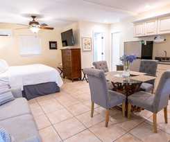Hotel The Capri at Siesta