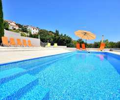 Hotel BRETIA apartments and more