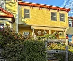 Hotel Homeport Historic Bed and Breakfast/Inn c 1858