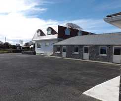 Hotel The Red Cottage and Stables