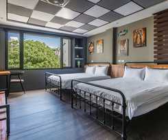 Hotel So Funny