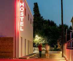 Local Hostel and Suites