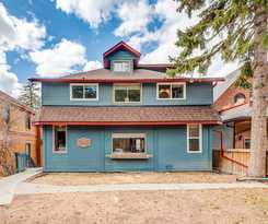 Hotel Rocky Mountain House - Sleeps 23