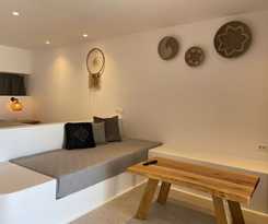  Sunset Hill Suites